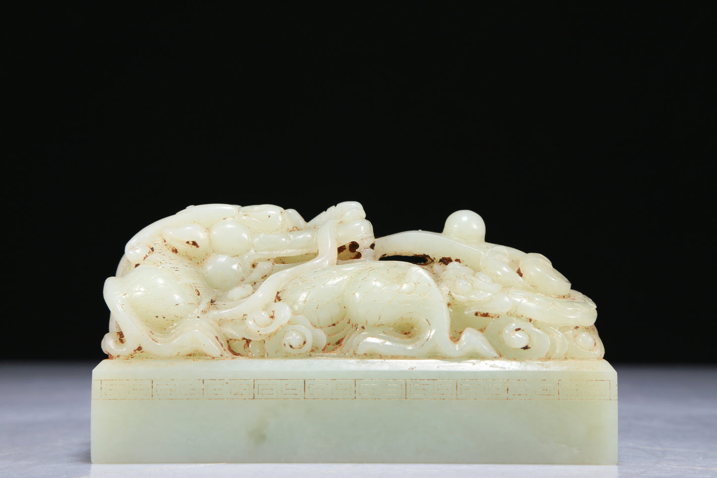 An Exquisite White Jade 'Dragon' Seal