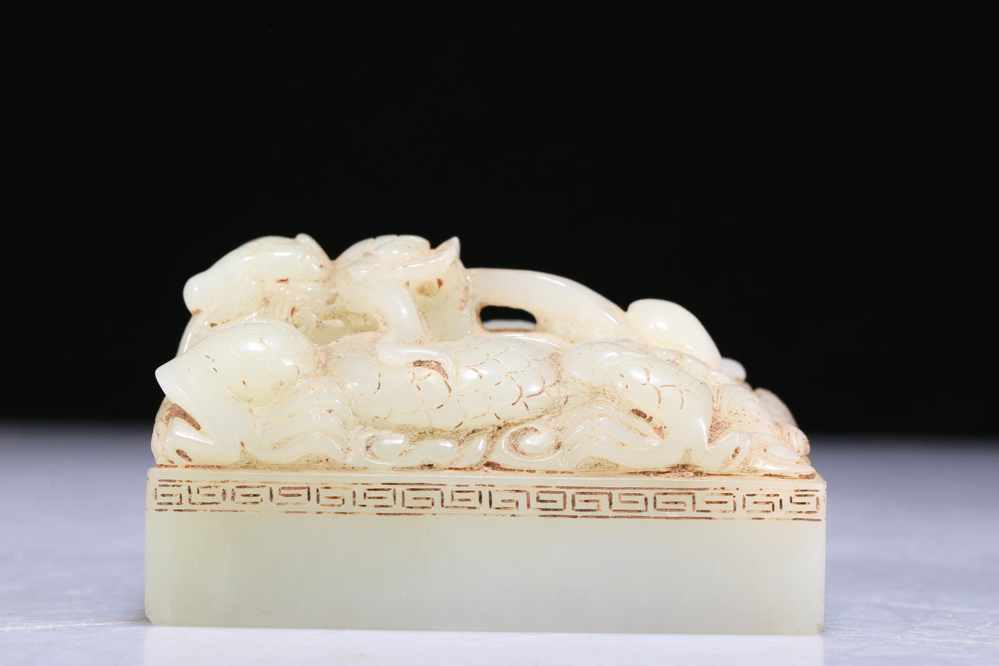 An Exquisite White Jade 'Dragon' Seal