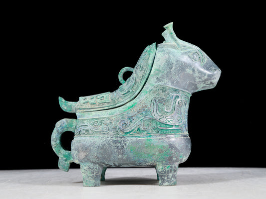 A precious bronze ewer with auspicious animal patterns