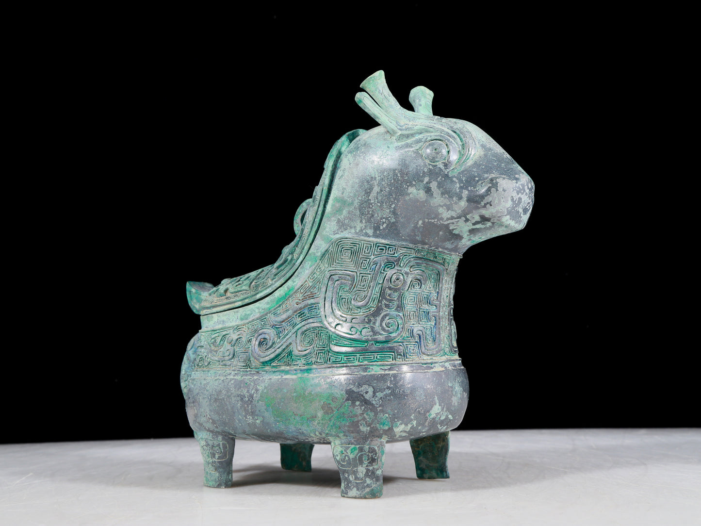 A precious bronze ewer with auspicious animal patterns