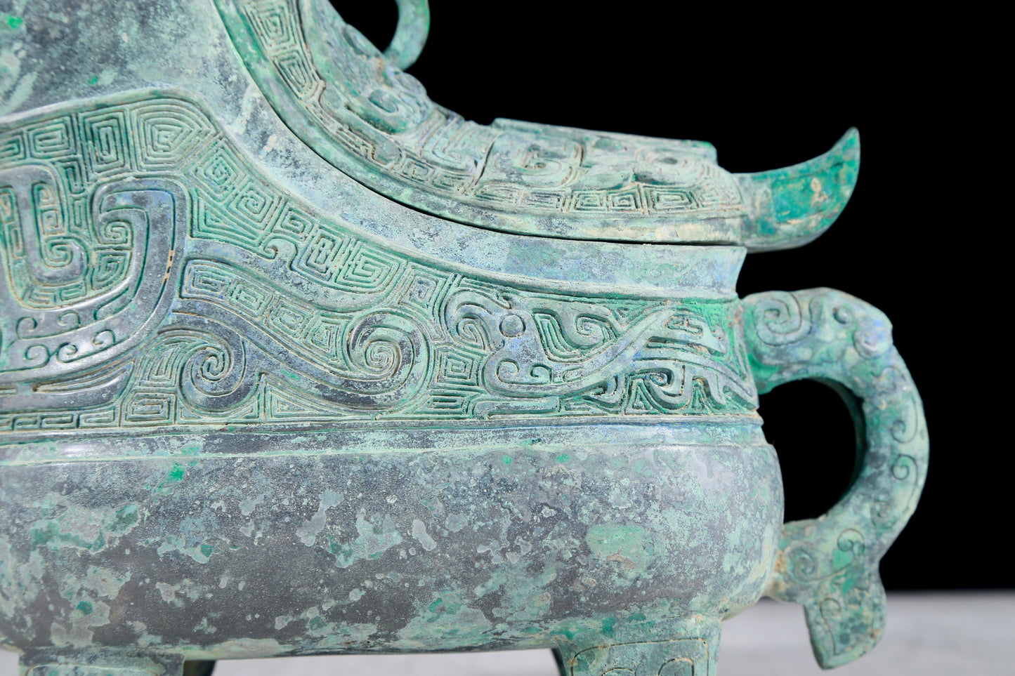 A precious bronze ewer with auspicious animal patterns