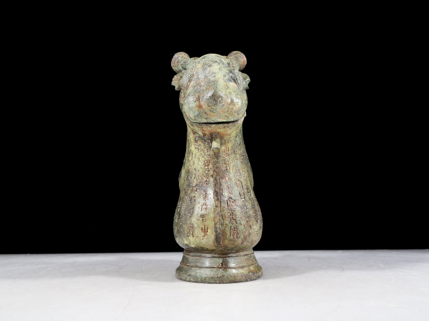 A precious bronze ewer with auspicious animal patterns