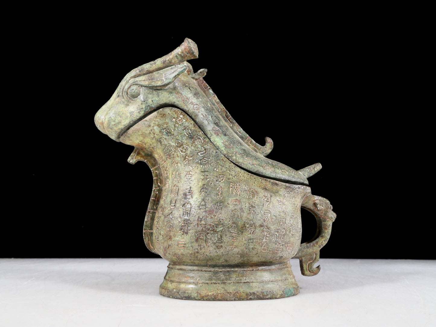 A precious bronze ewer with auspicious animal patterns