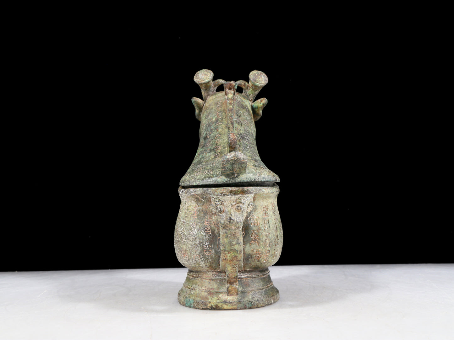 A precious bronze ewer with auspicious animal patterns