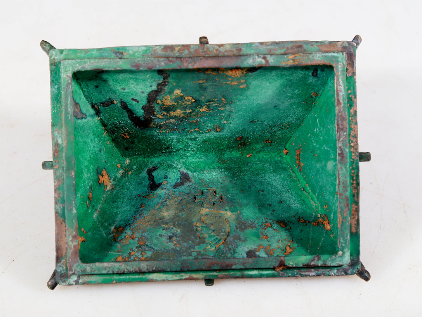 A precious bronze animal mask box with lid