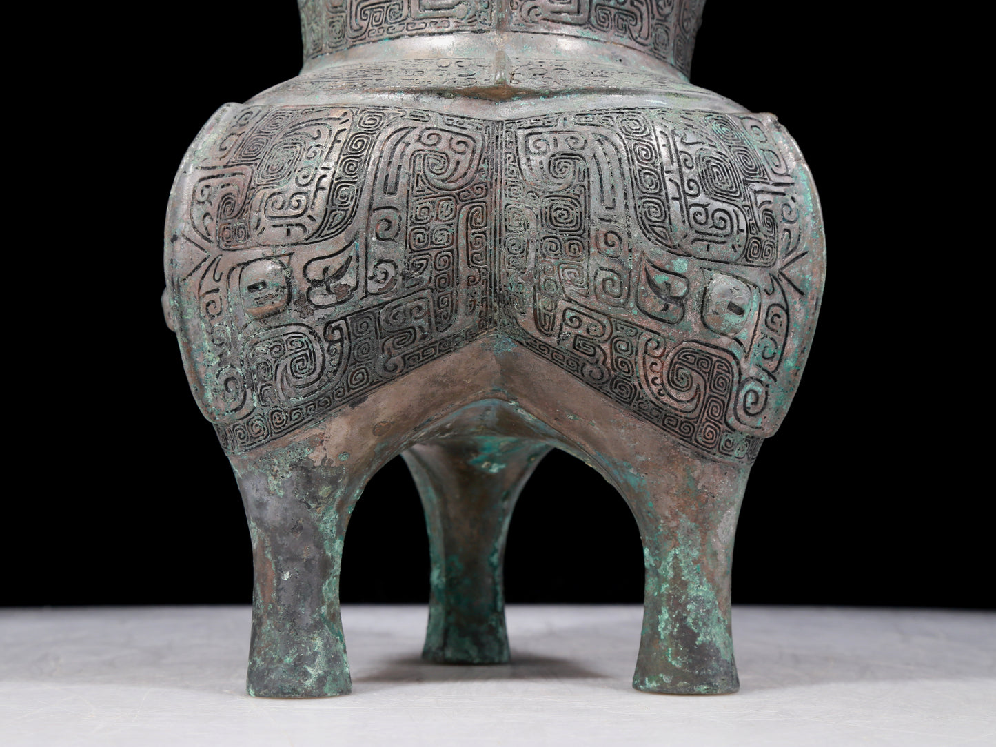 A precious bronze tripod pot with animal masks