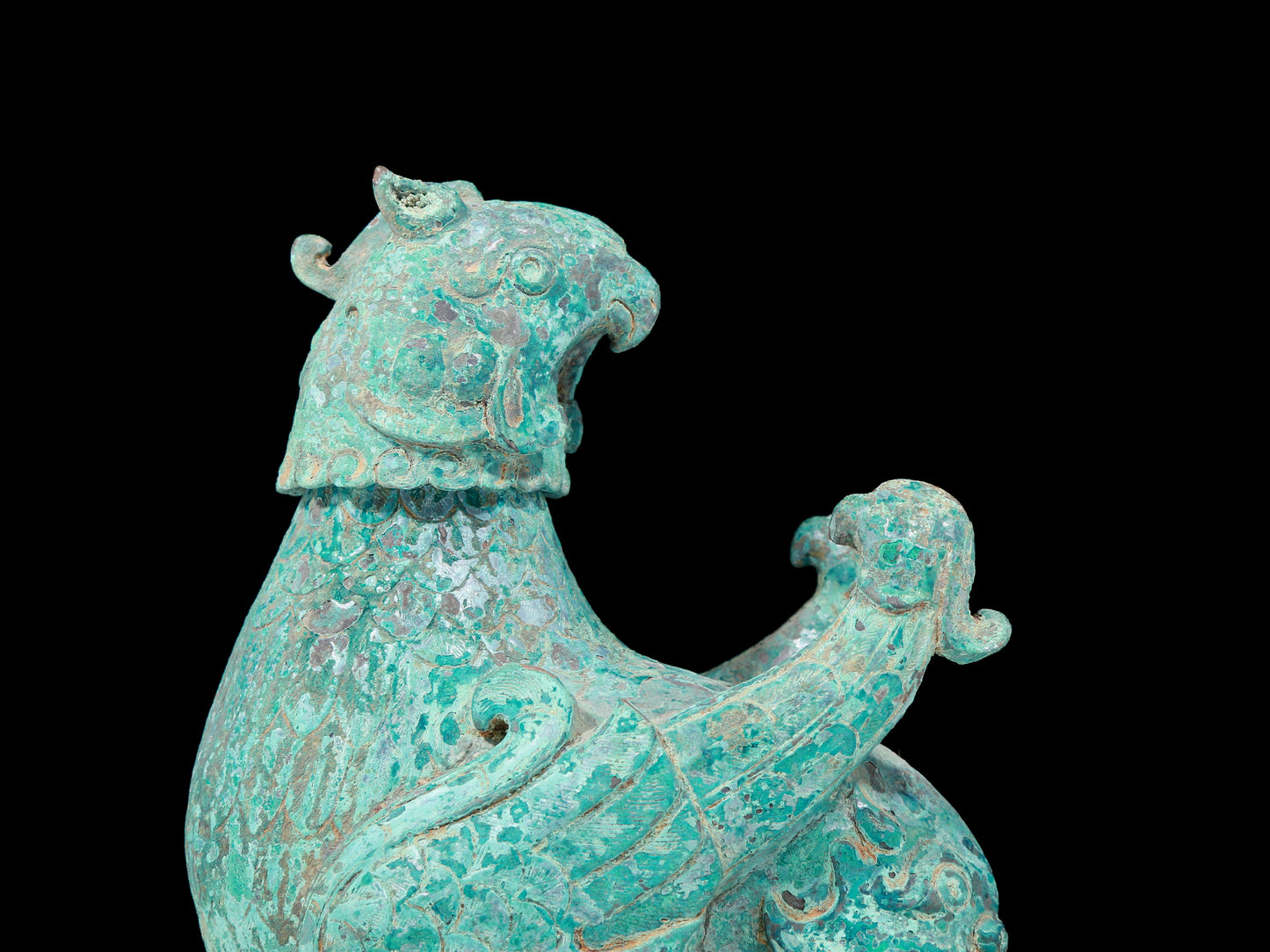 A precious bronze phoenix jar