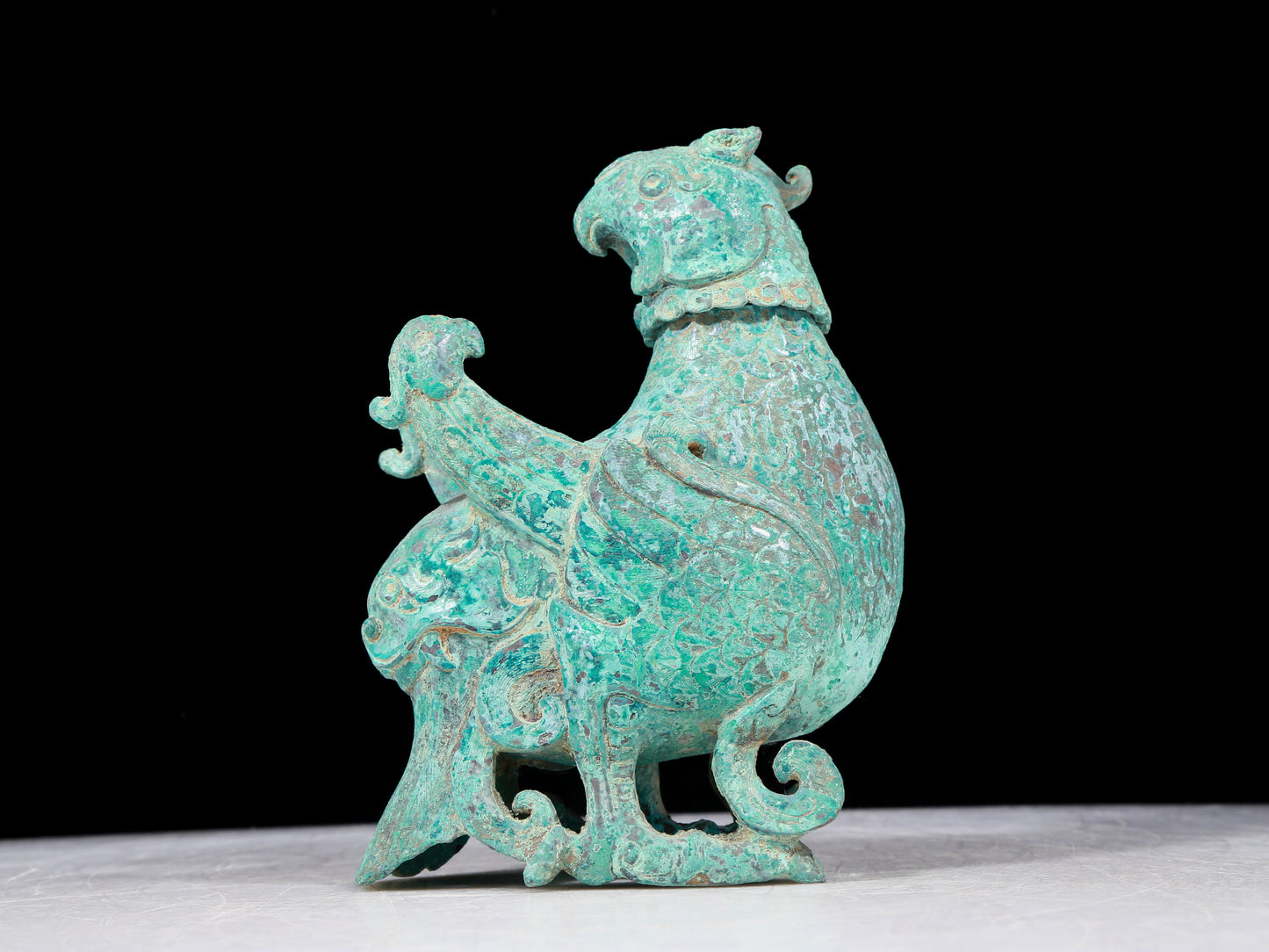 A precious bronze phoenix jar