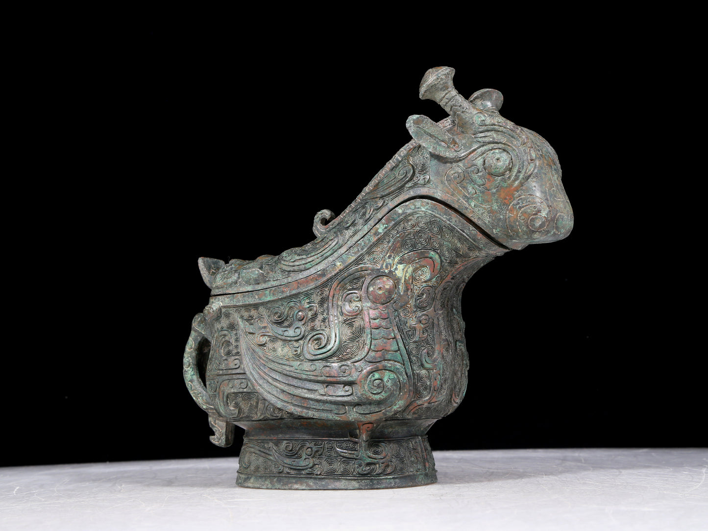 A precious bronze ewer with auspicious animal patterns