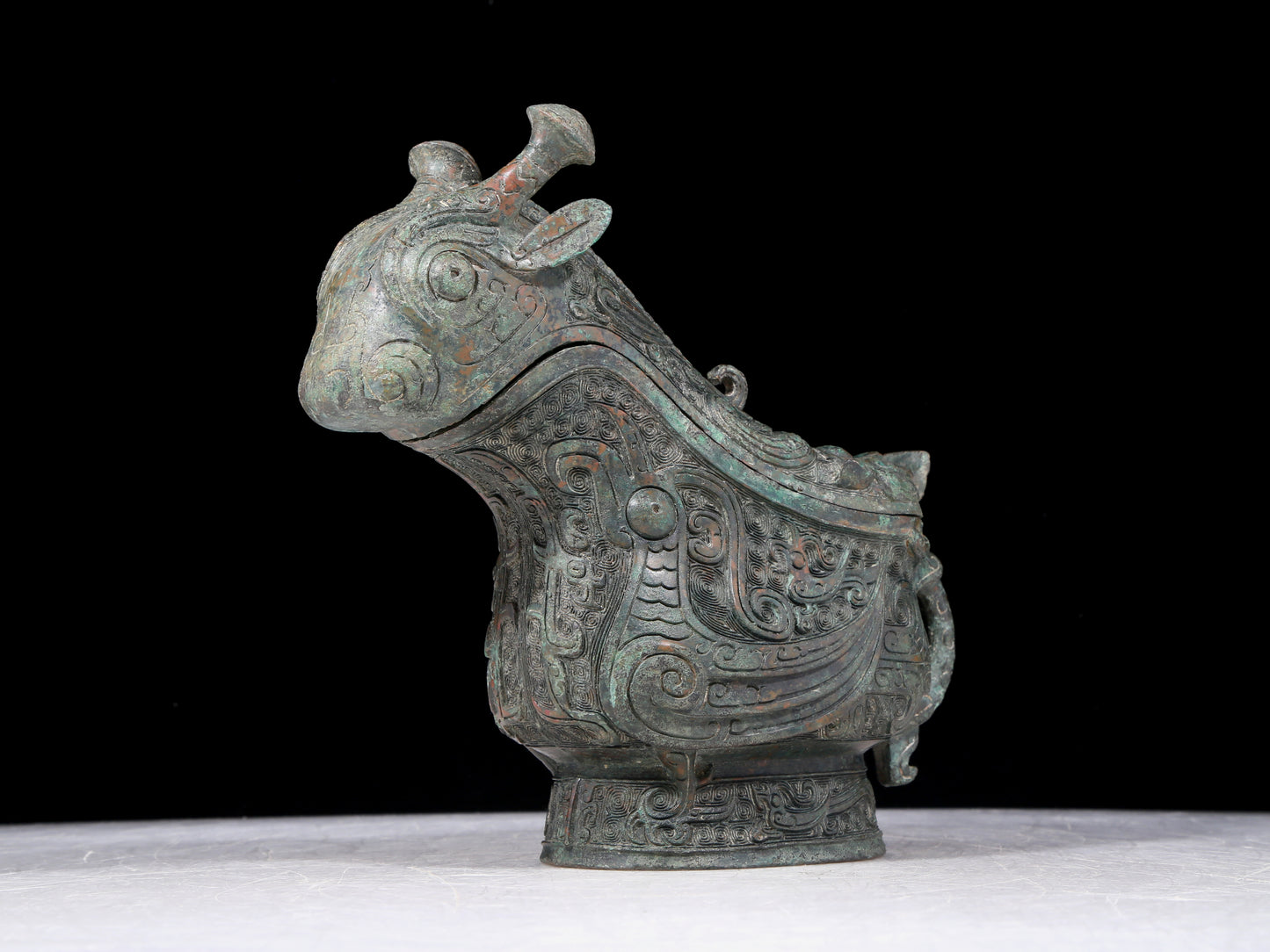 A precious bronze ewer with auspicious animal patterns