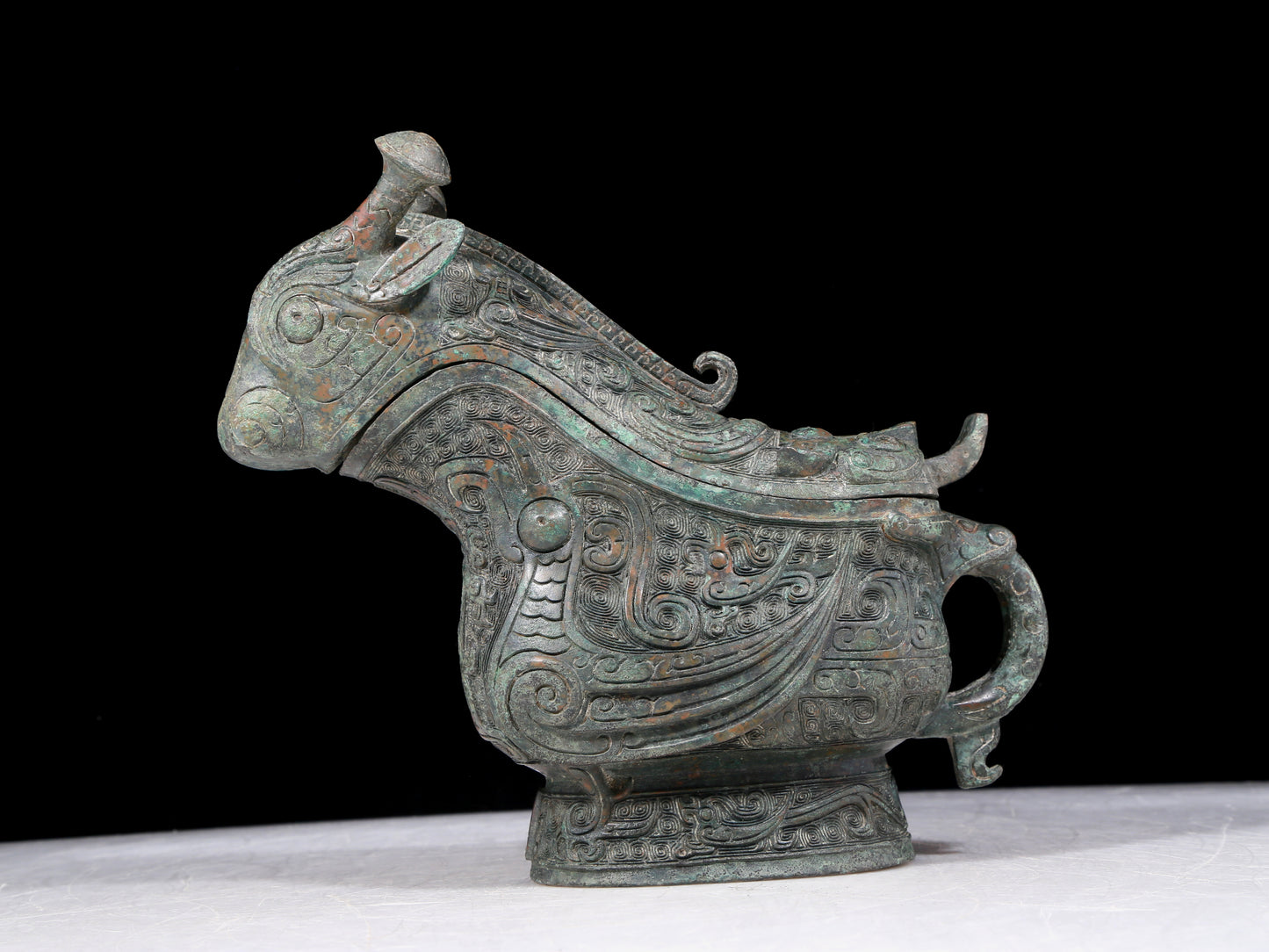 A precious bronze ewer with auspicious animal patterns