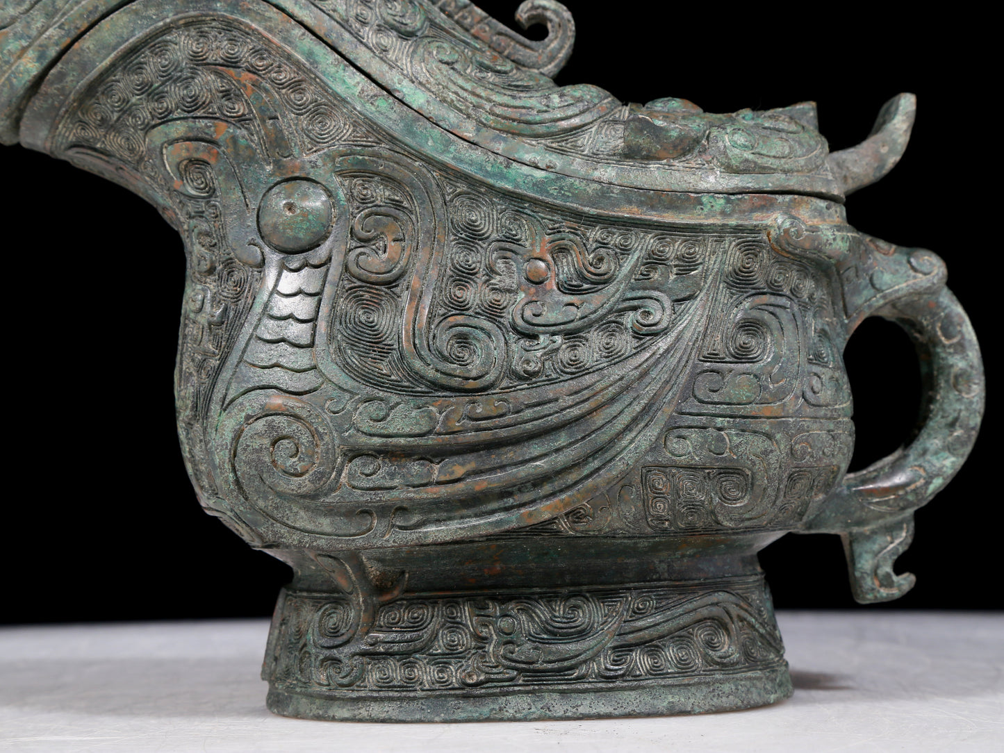 A precious bronze ewer with auspicious animal patterns