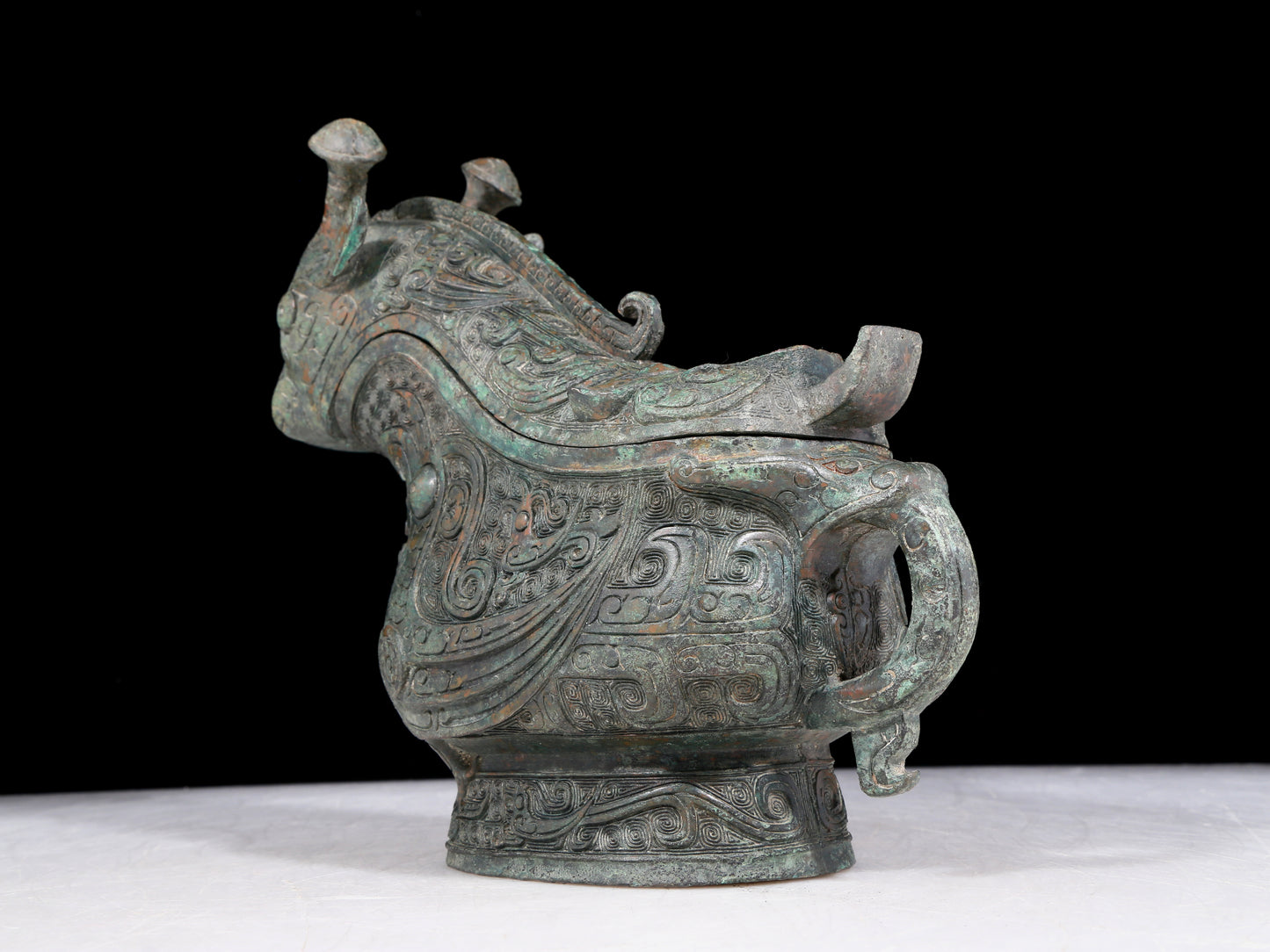 A precious bronze ewer with auspicious animal patterns