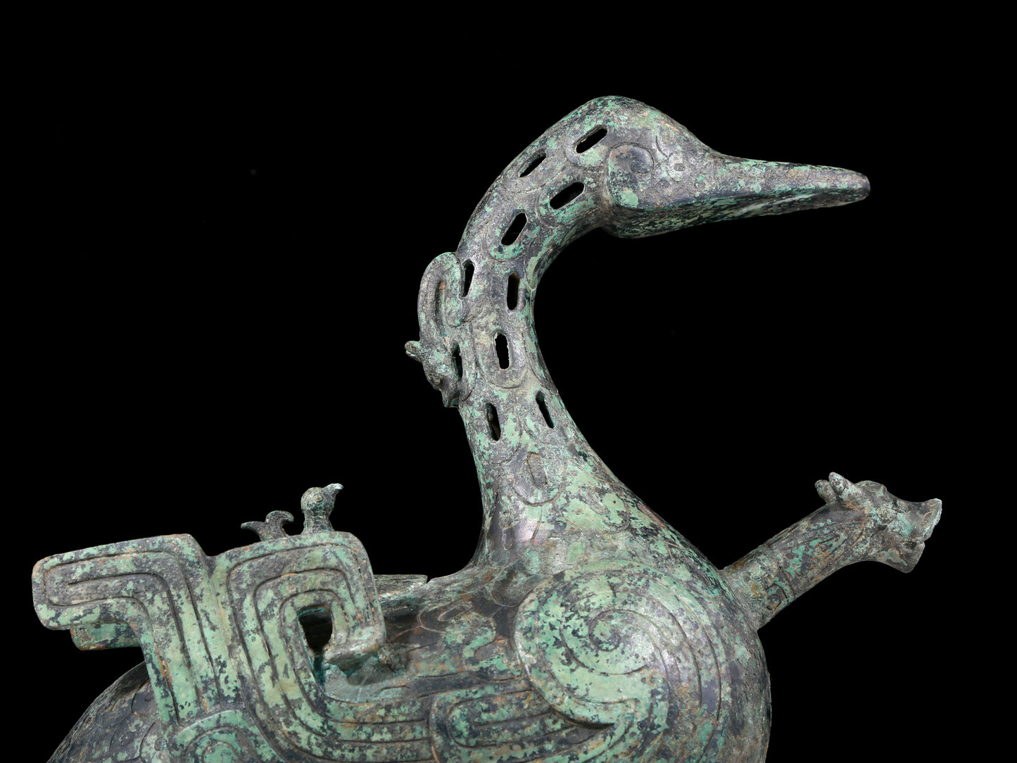 A precious bronze duck ewer