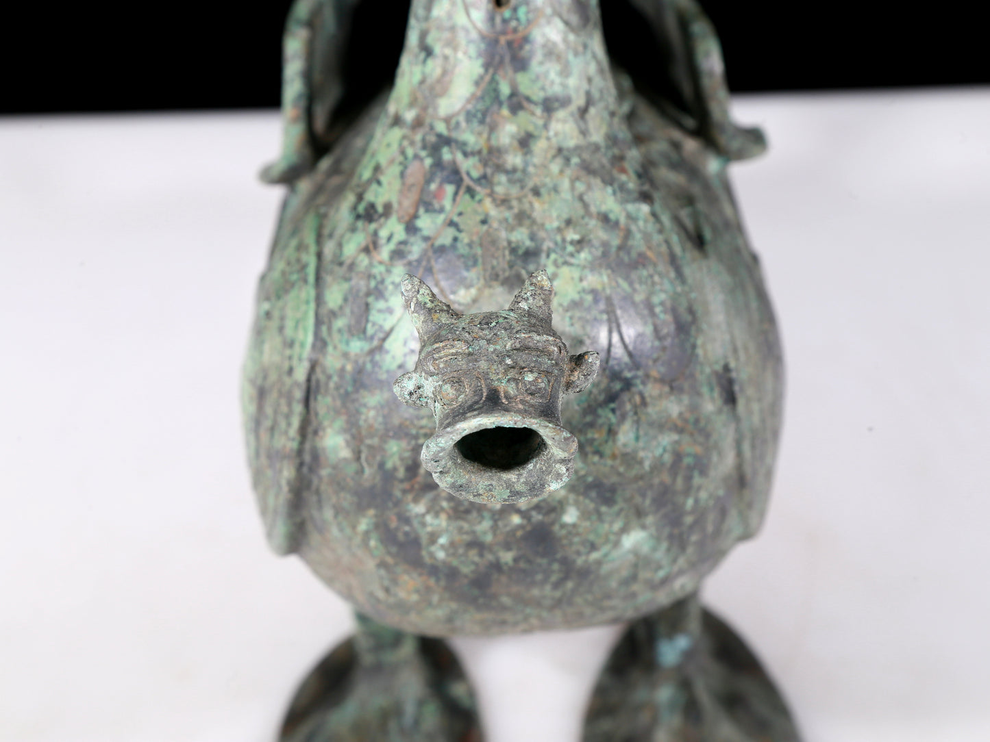 A precious bronze duck ewer