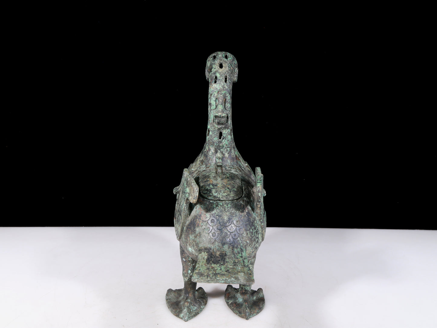 A precious bronze duck ewer