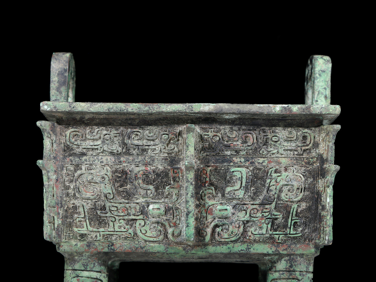 A precious bronze animal-faced tripod with two ears and four legs