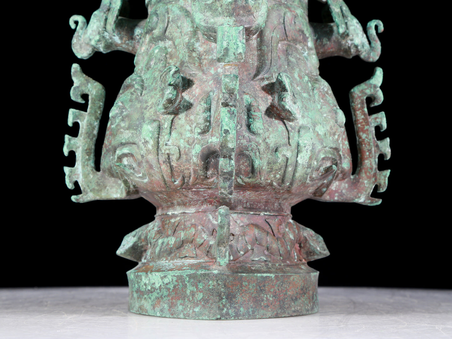 A precious bronze animal-faced pot