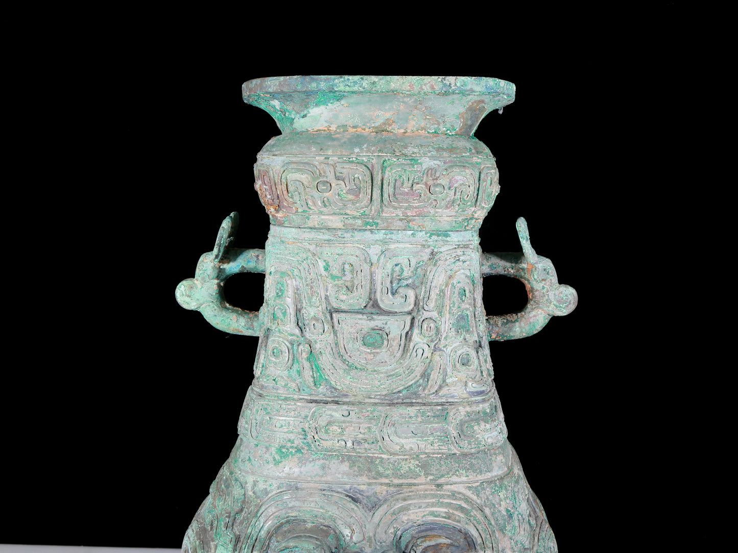 A precious bronze chilong pattern amphorae with lid