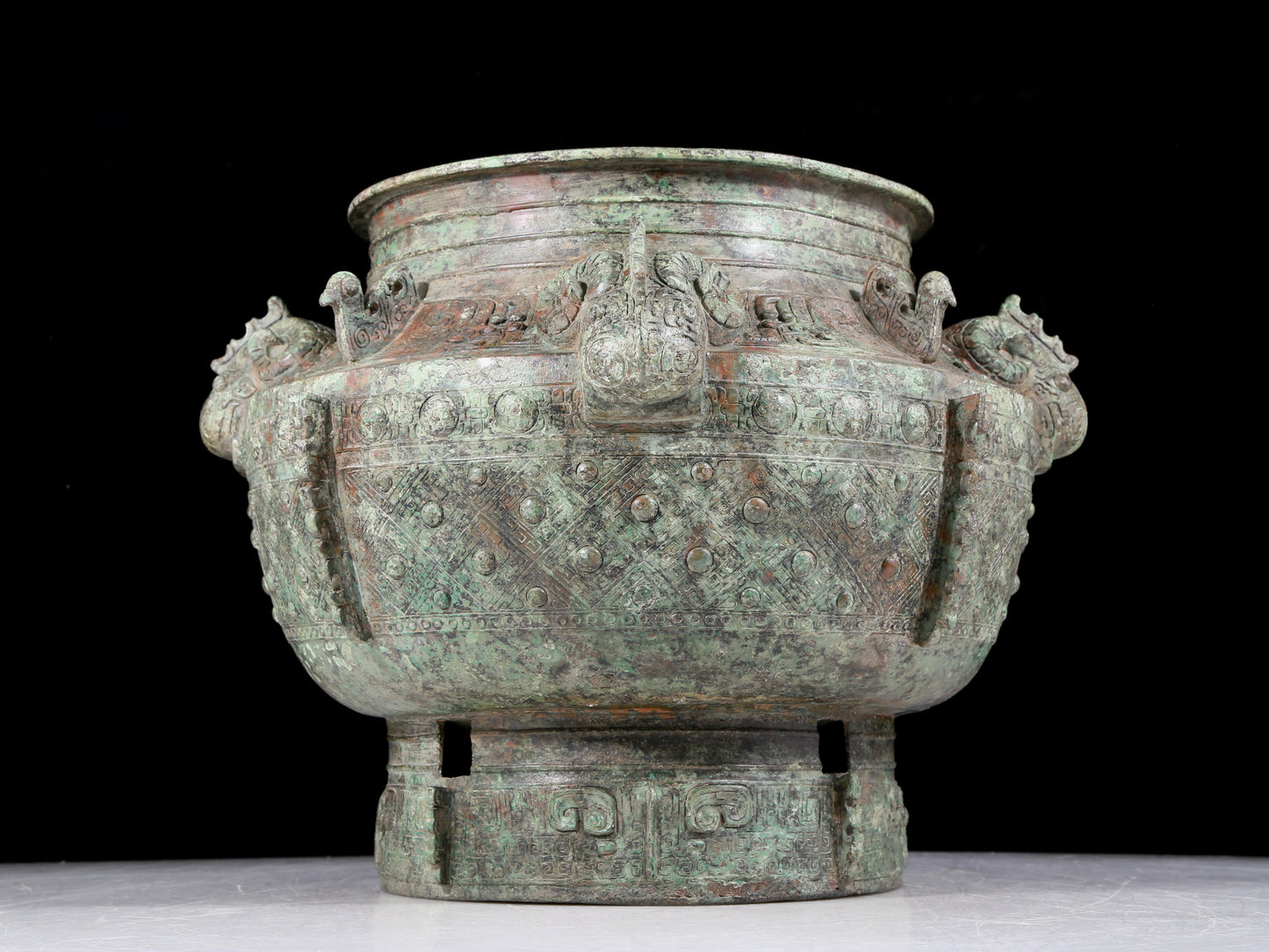 A precious bronze animal ear stove