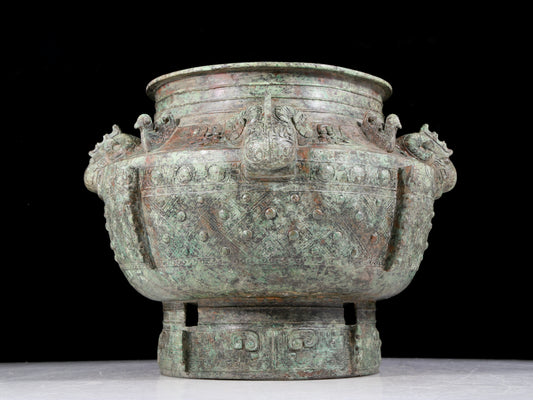 A precious bronze animal ear stove