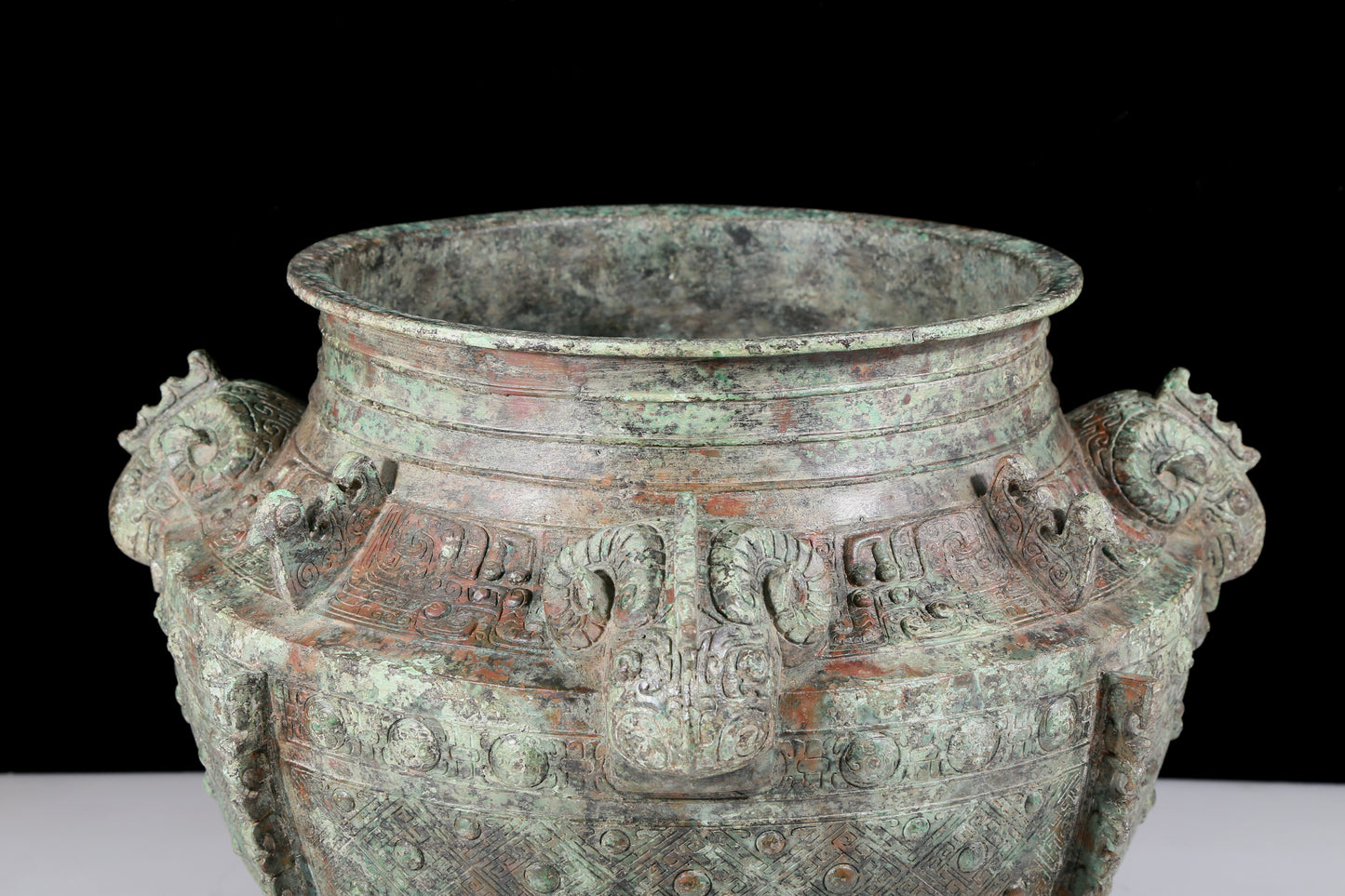 A precious bronze animal ear stove