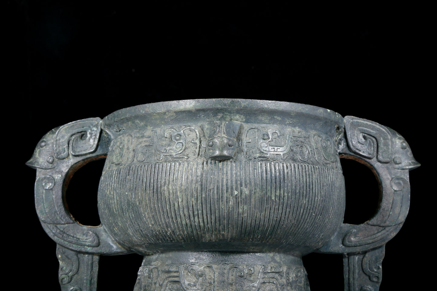 A precious bronze double-eared stove with auspicious animal patterns