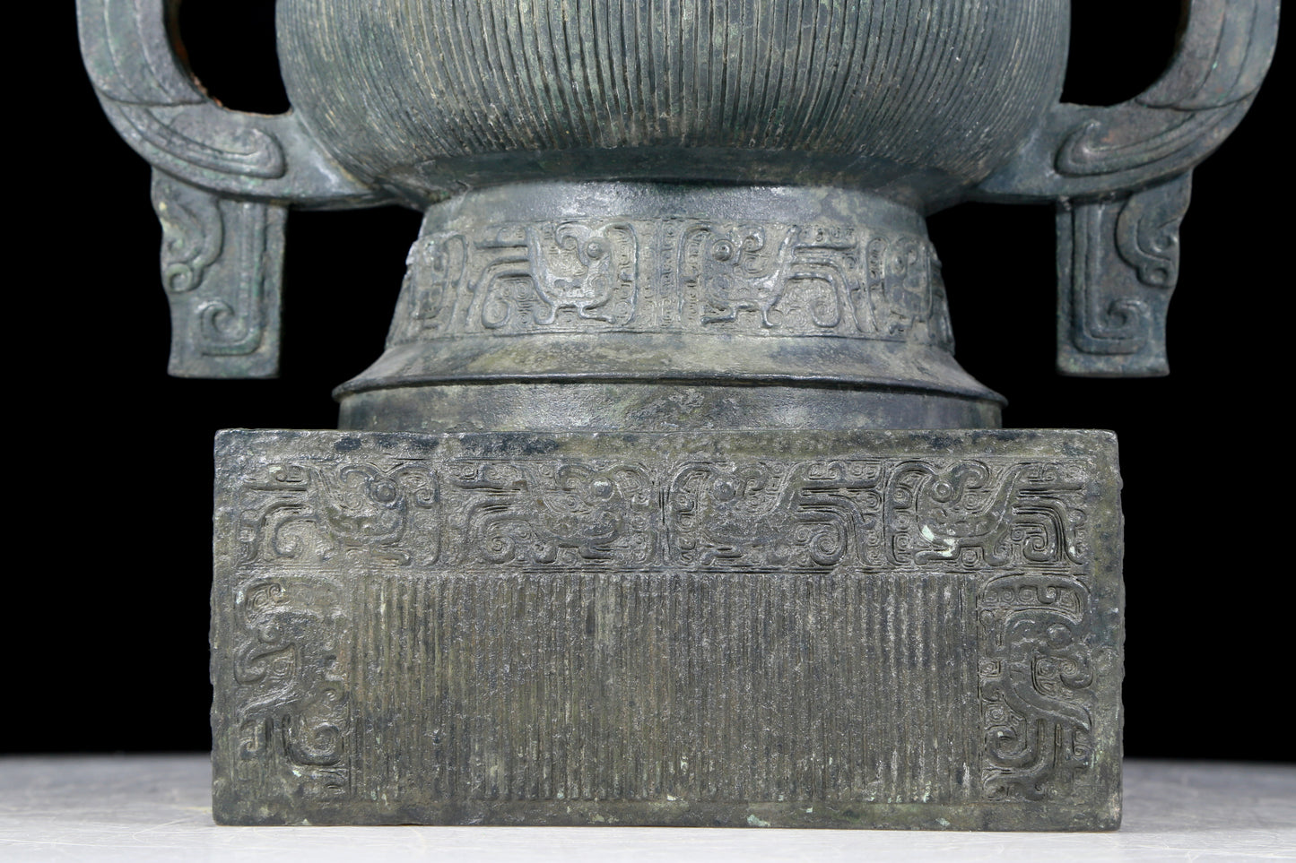 A precious bronze double-eared stove with auspicious animal patterns