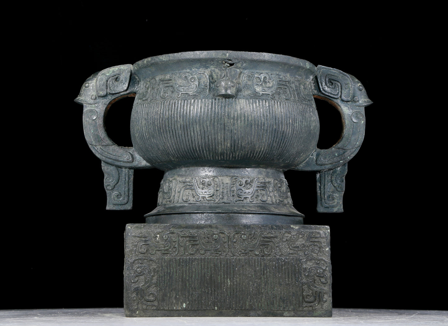 A precious bronze double-eared stove with auspicious animal patterns