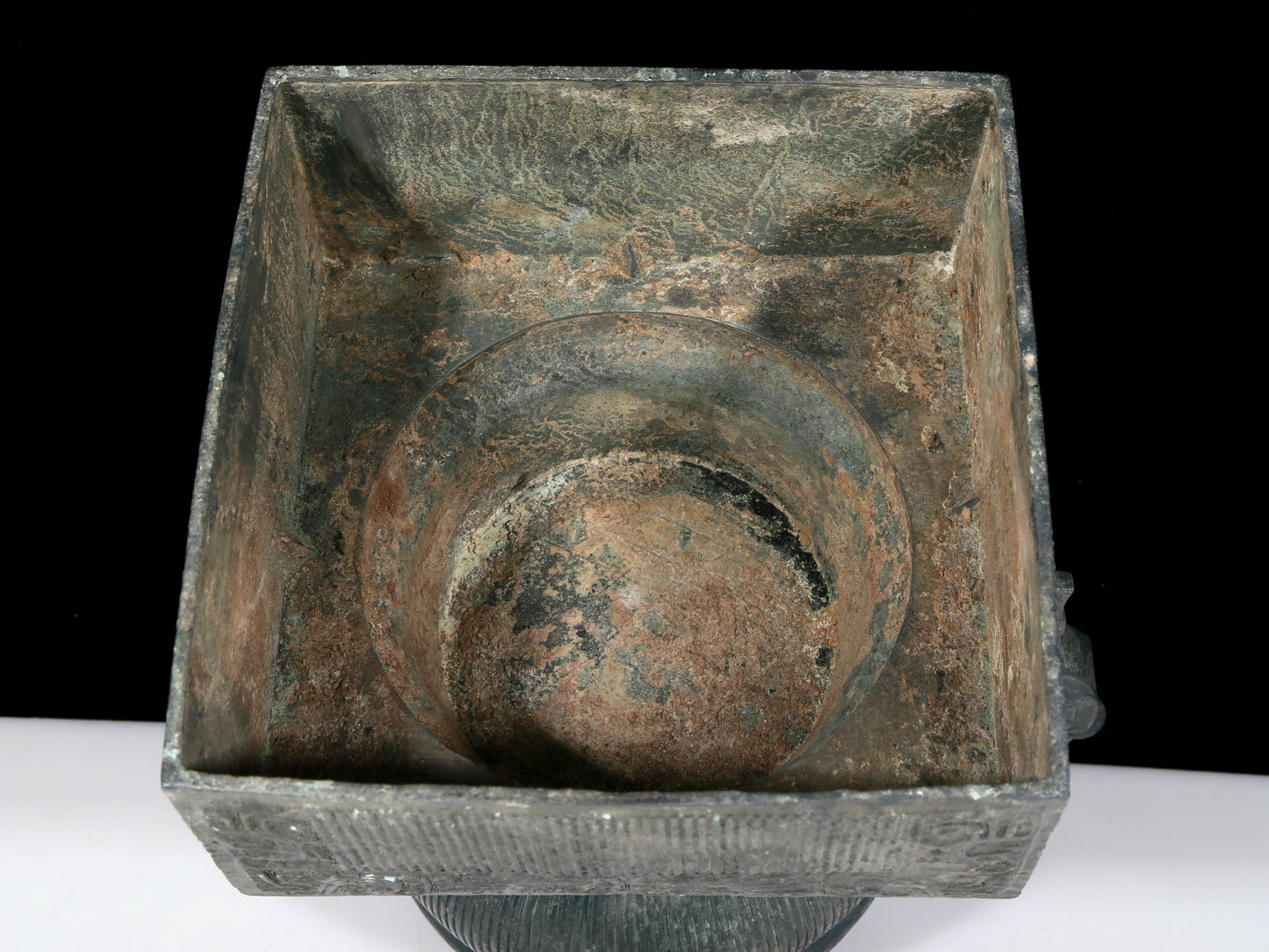 A precious bronze double-eared stove with auspicious animal patterns