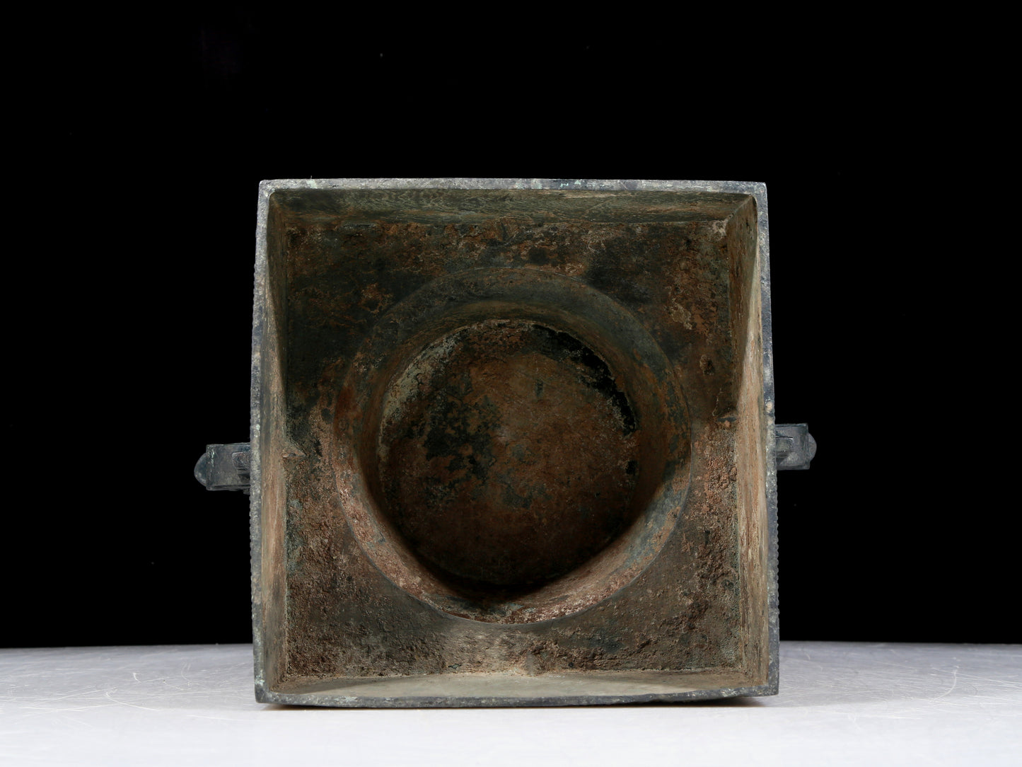 A precious bronze double-eared stove with auspicious animal patterns