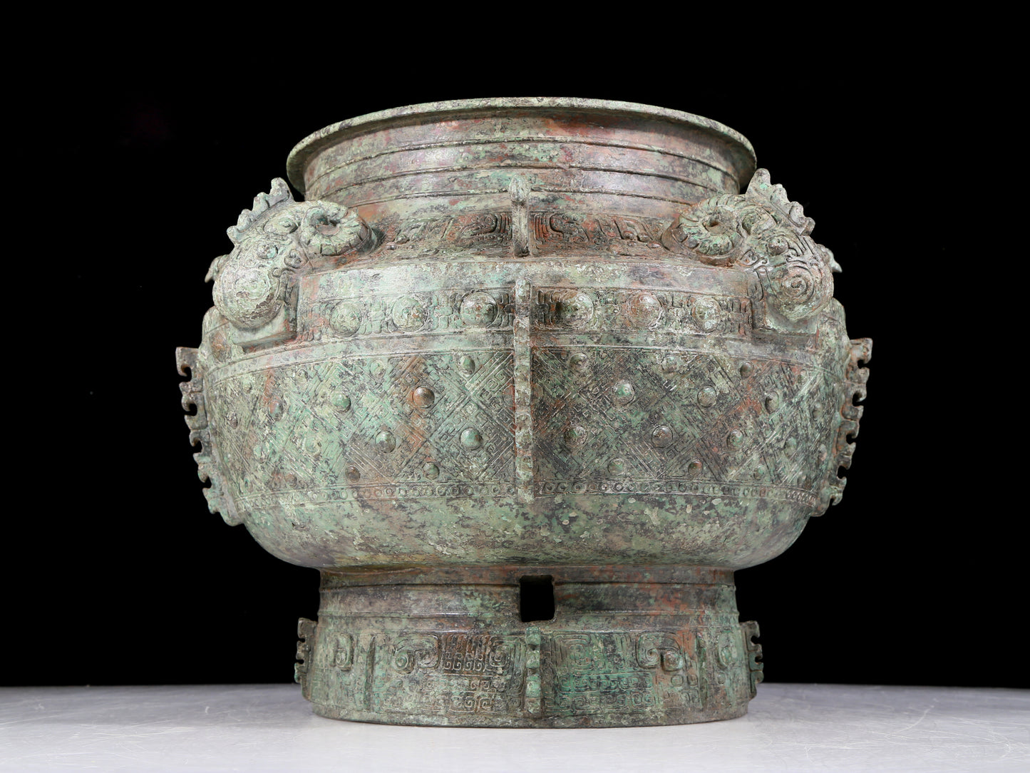 A precious bronze animal ear stove