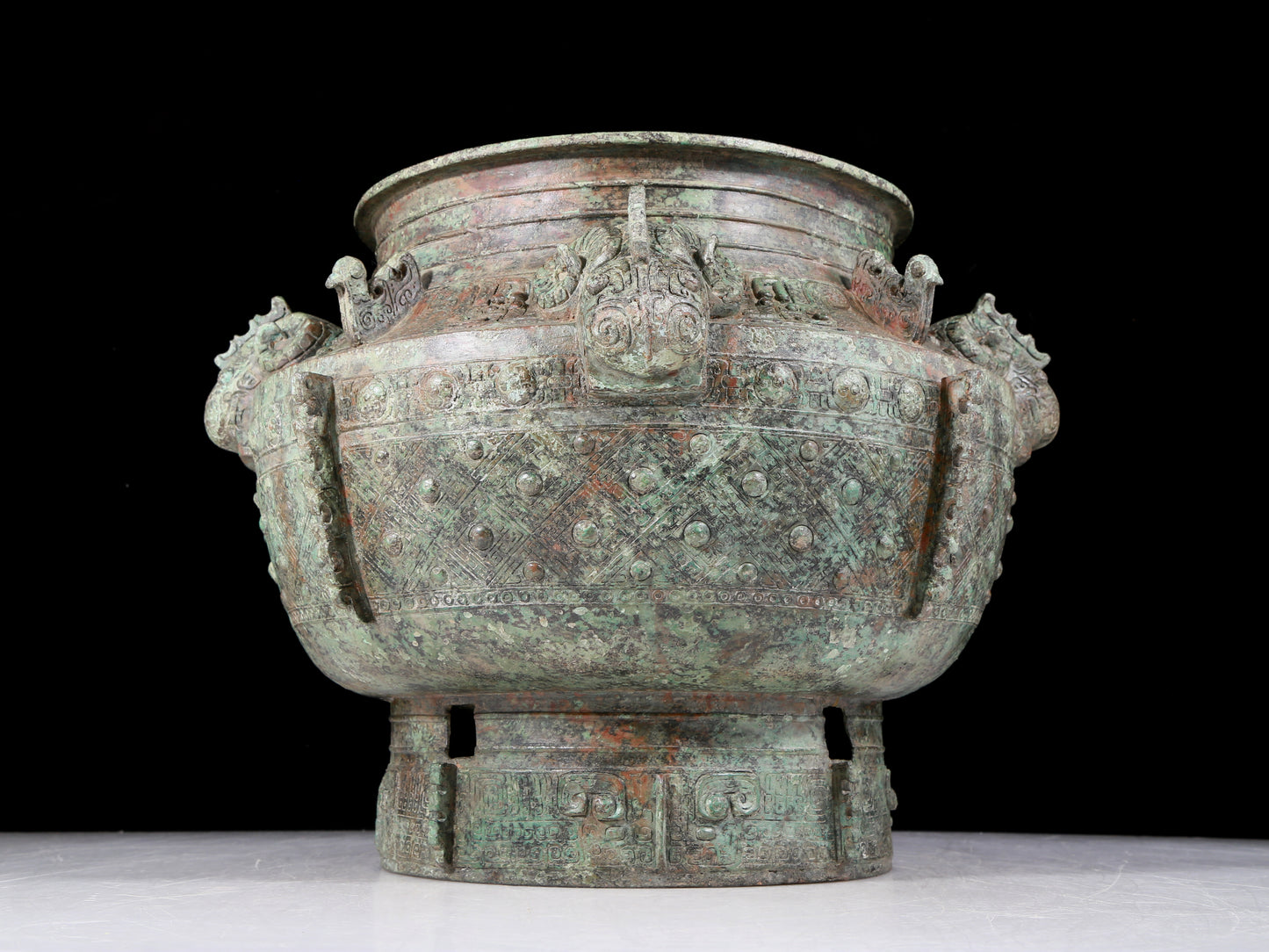 A precious bronze animal ear stove