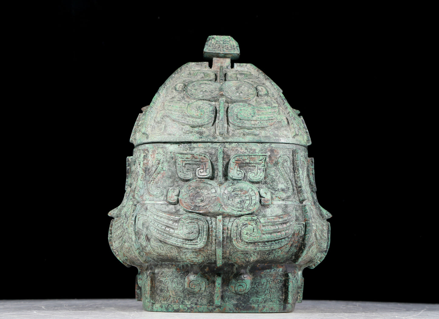 A precious bronze auspicious animal pattern jar with lid