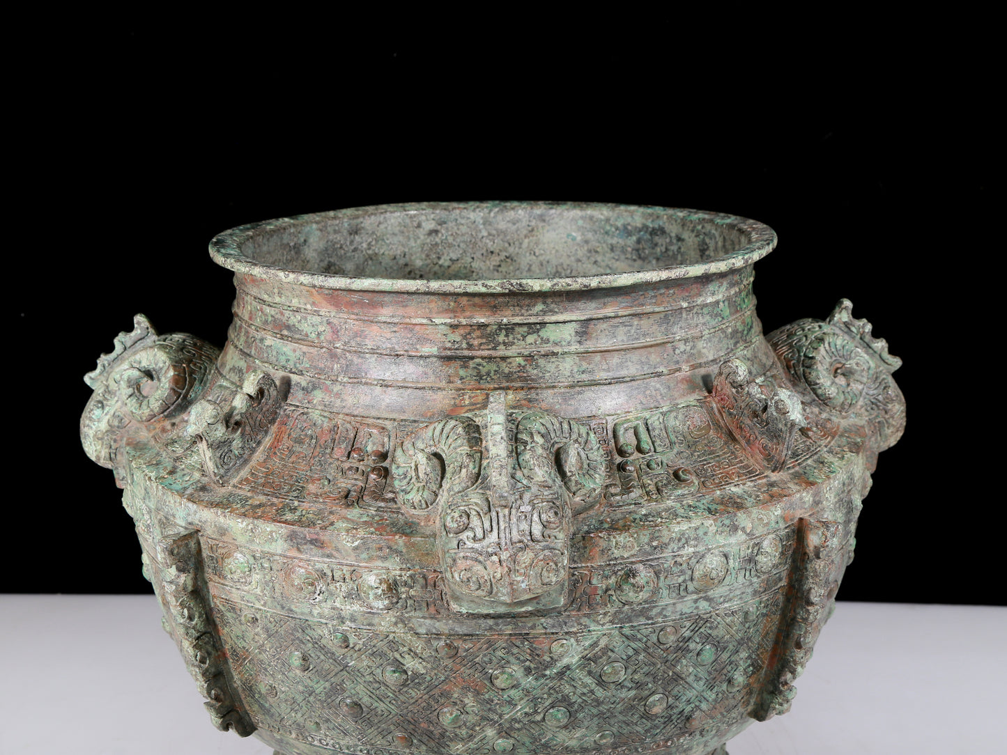 A precious bronze animal ear stove