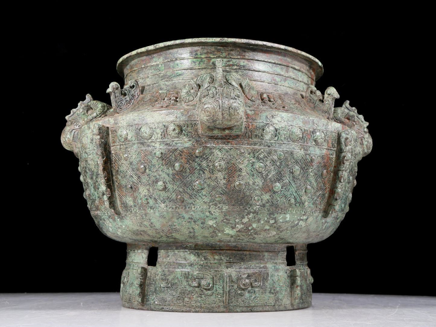 A precious bronze animal ear stove