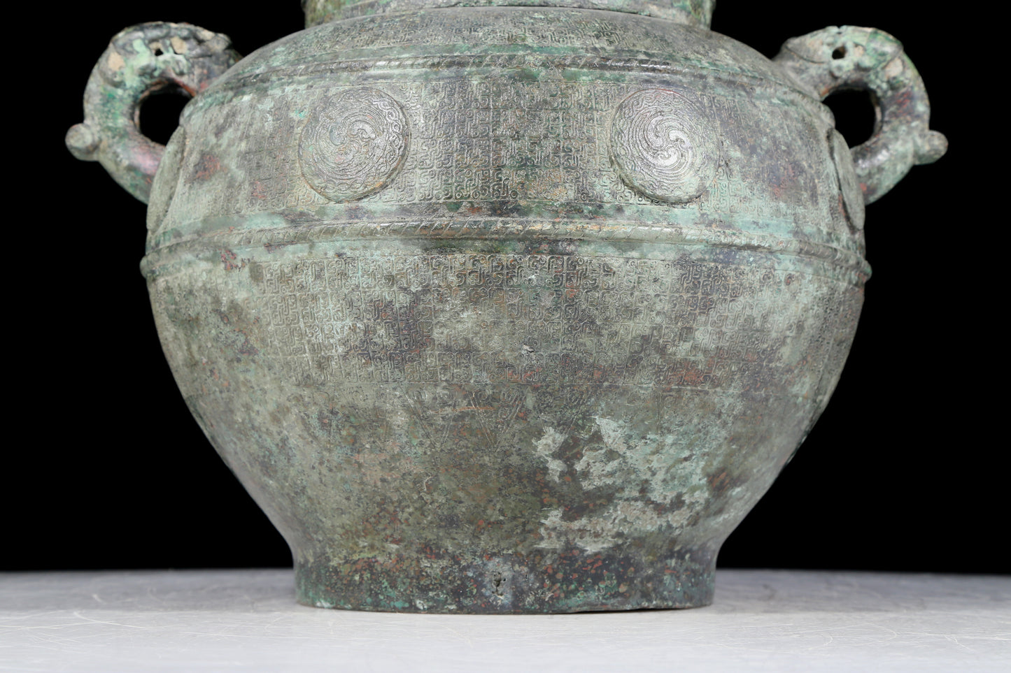 A precious bronze dragon pattern amphora with lid