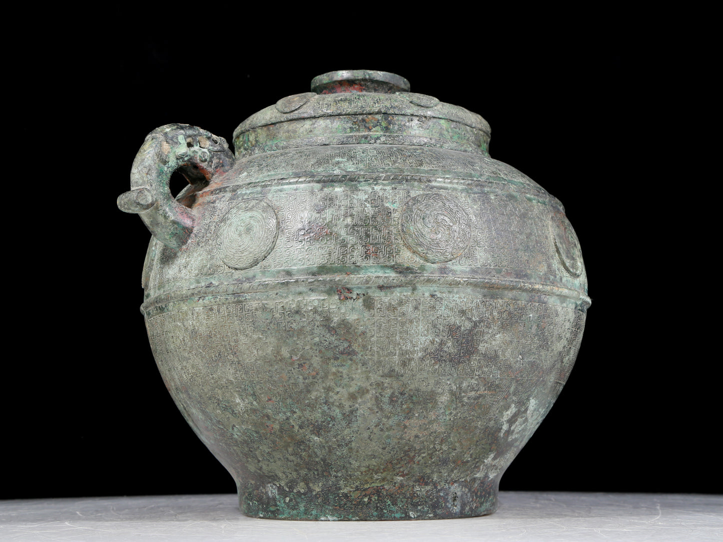 A precious bronze dragon pattern amphora with lid