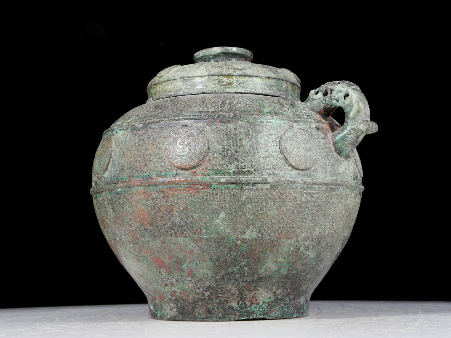 A precious bronze dragon pattern amphora with lid