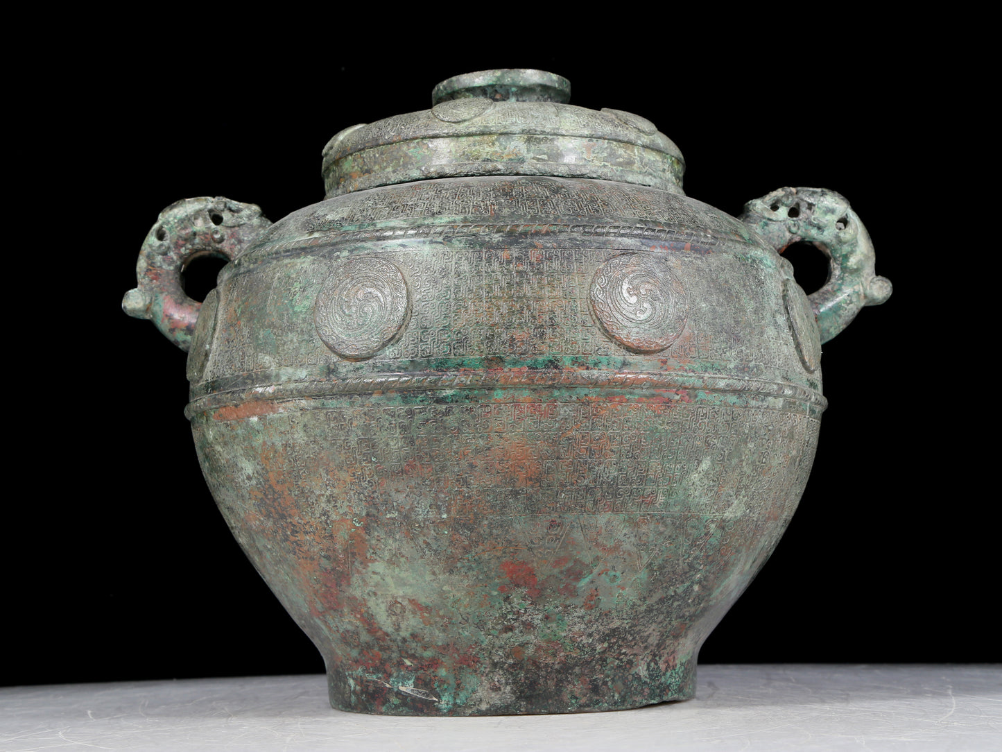 A precious bronze dragon pattern amphora with lid