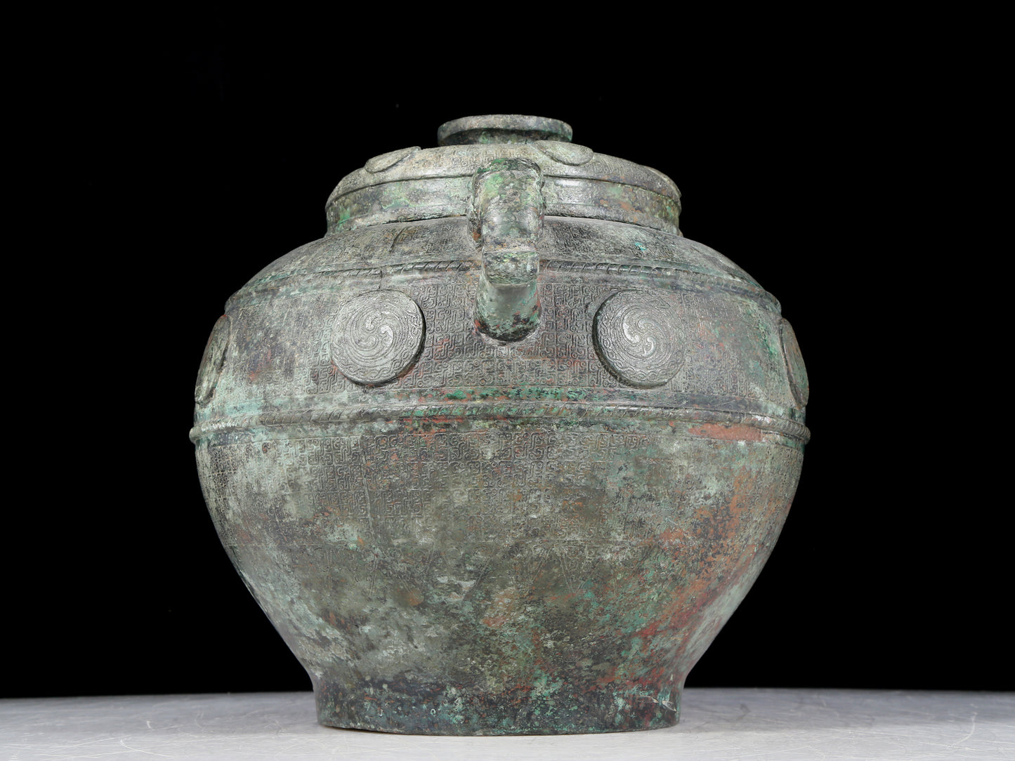 A precious bronze dragon pattern amphora with lid