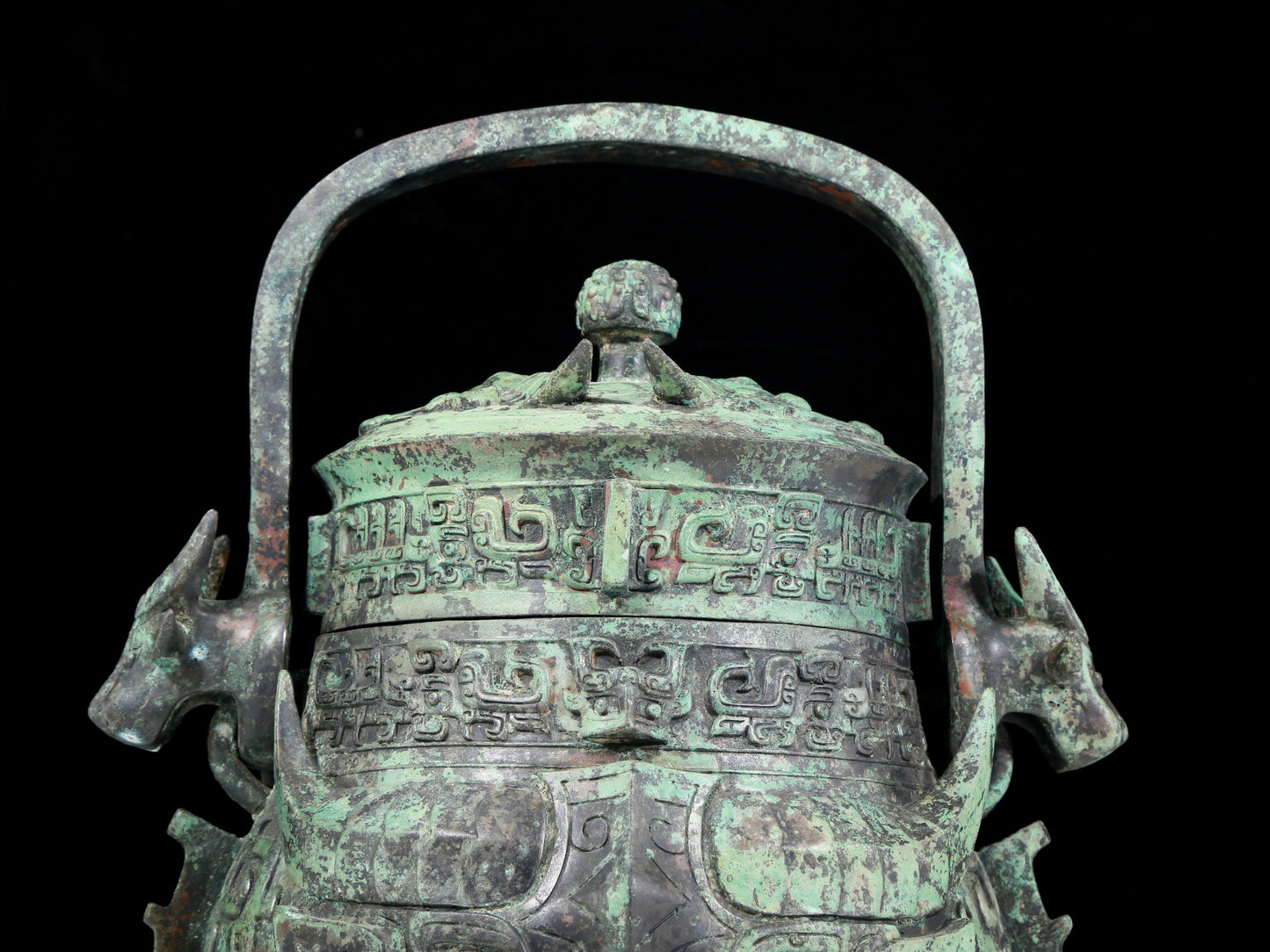 A precious bronze animal-faced pot