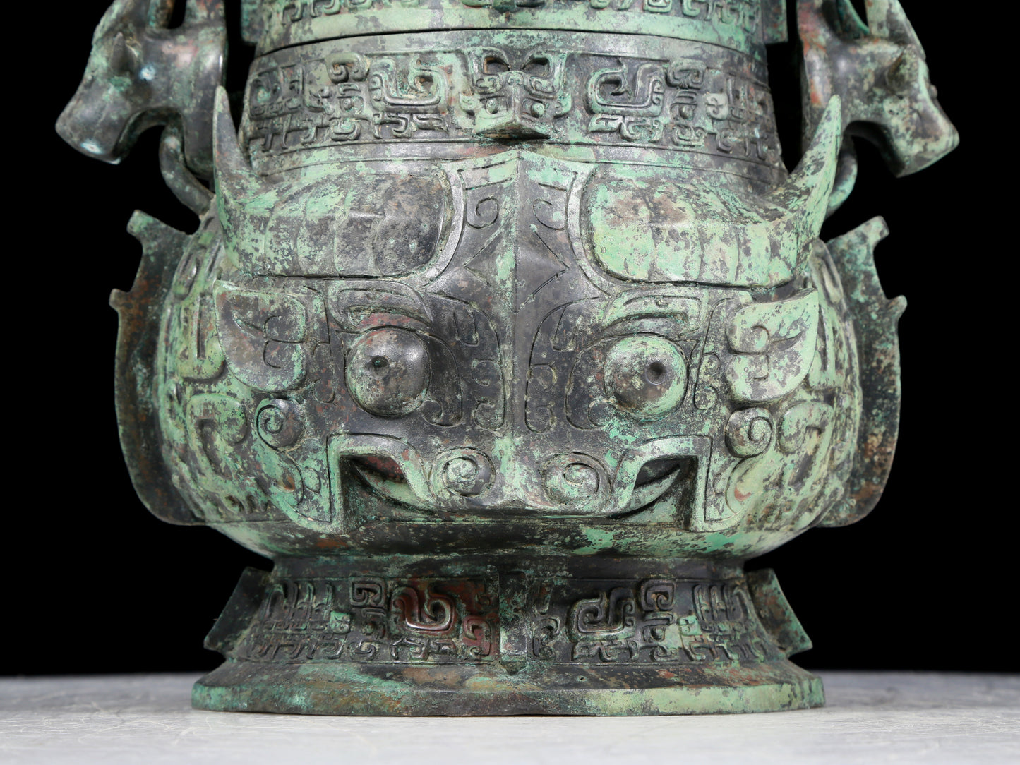 A precious bronze animal-faced pot