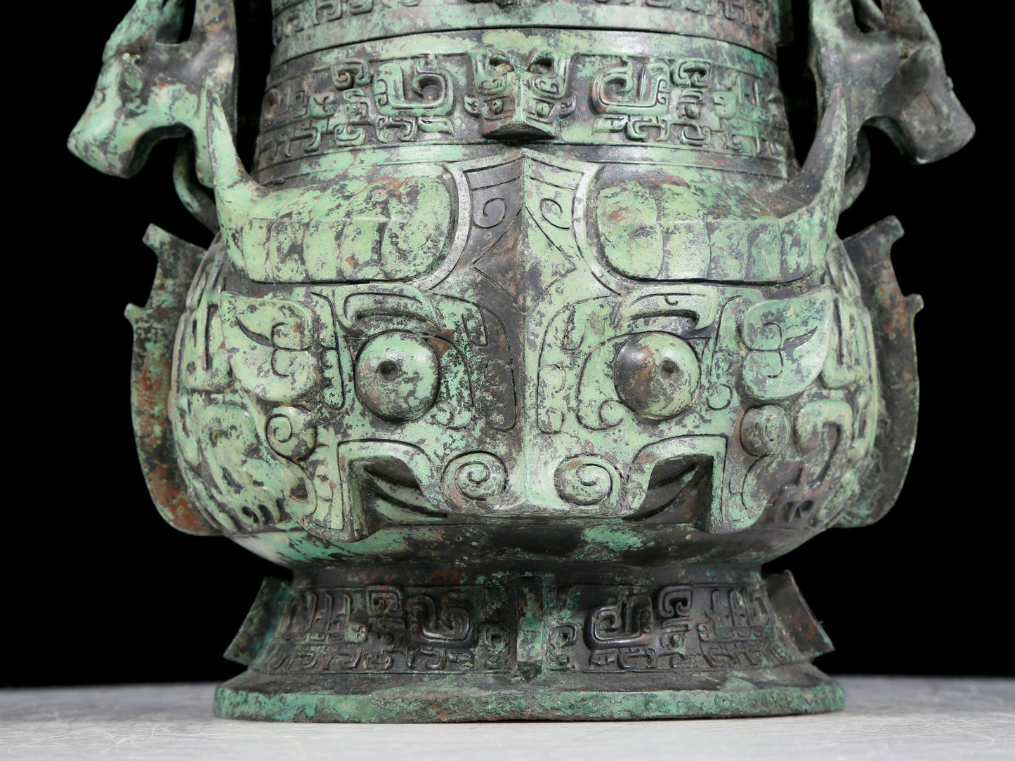 A precious bronze animal-faced pot