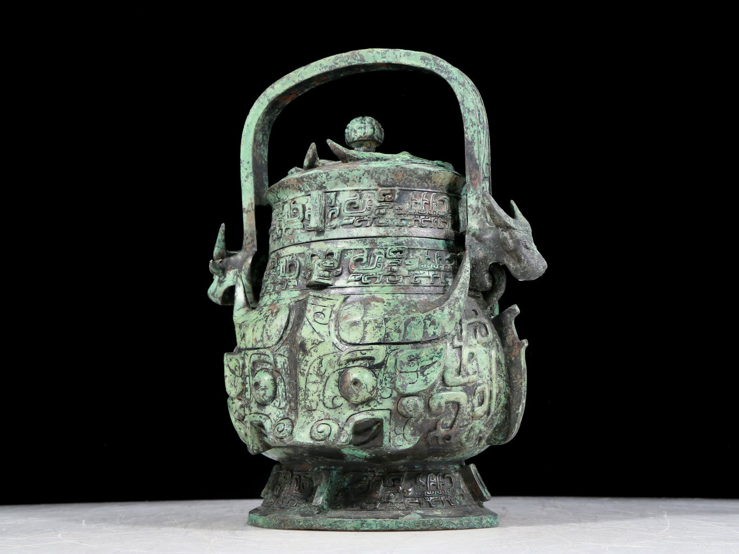 A precious bronze animal-faced pot