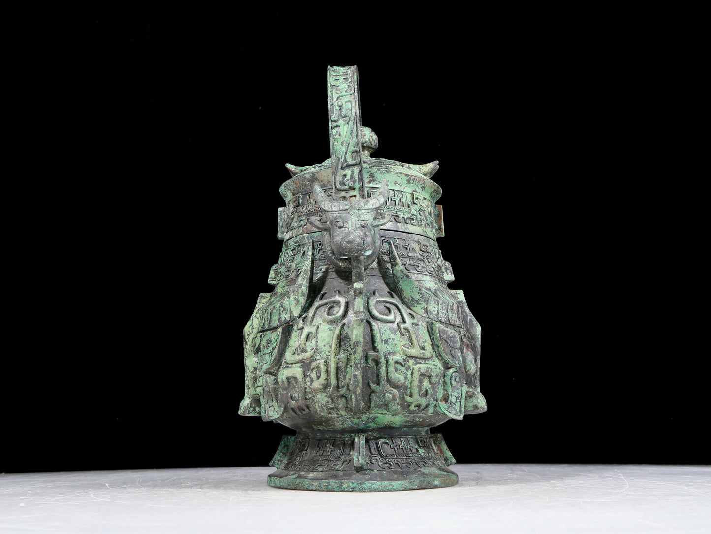 A precious bronze animal-faced pot