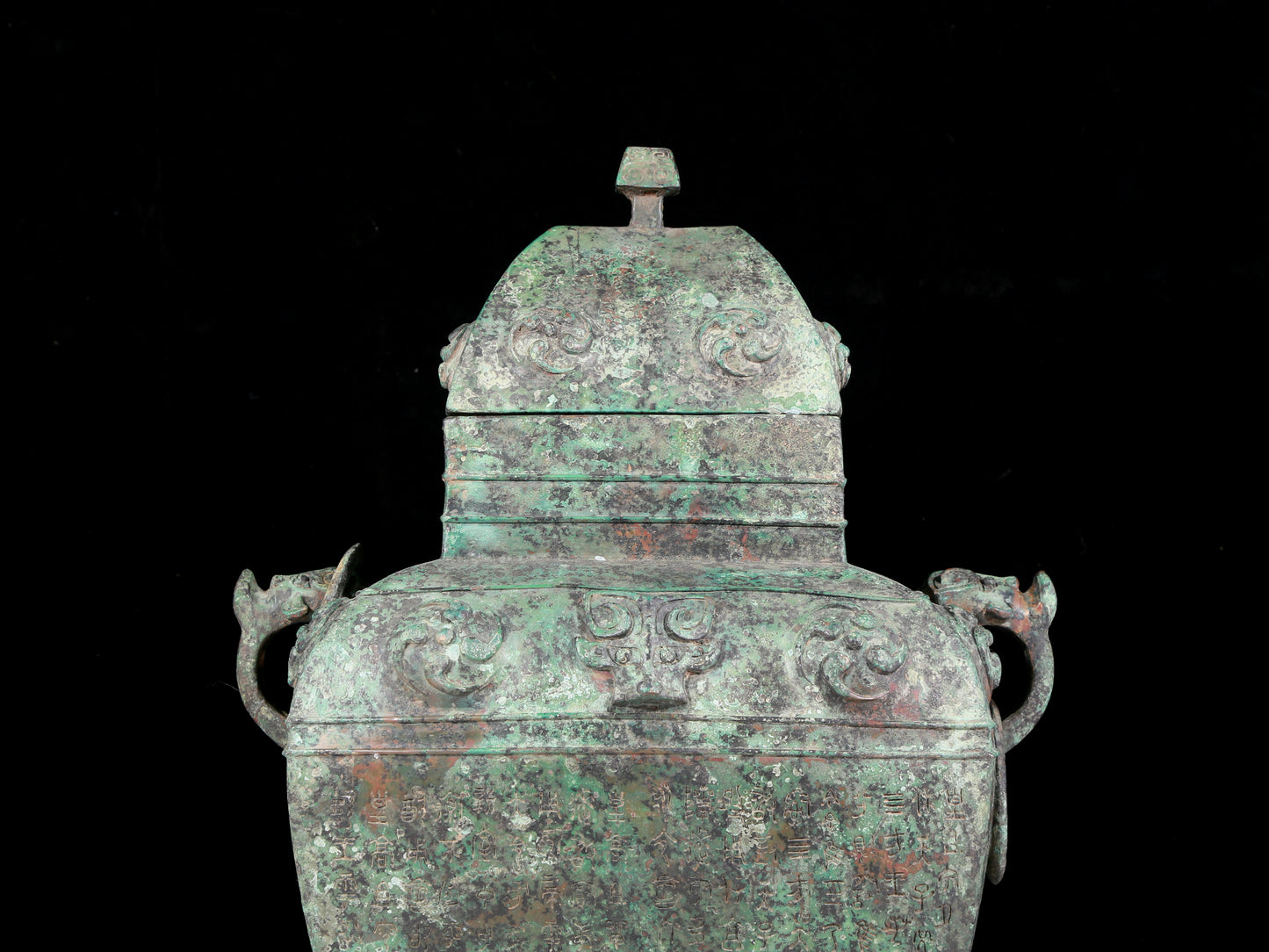 A precious bronze ear jar with lid