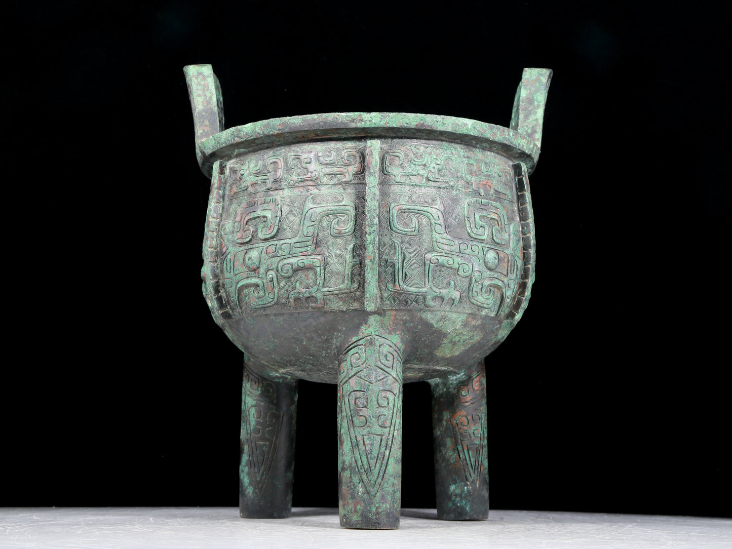 A precious bronze animal mask with two ears and three sets of censers