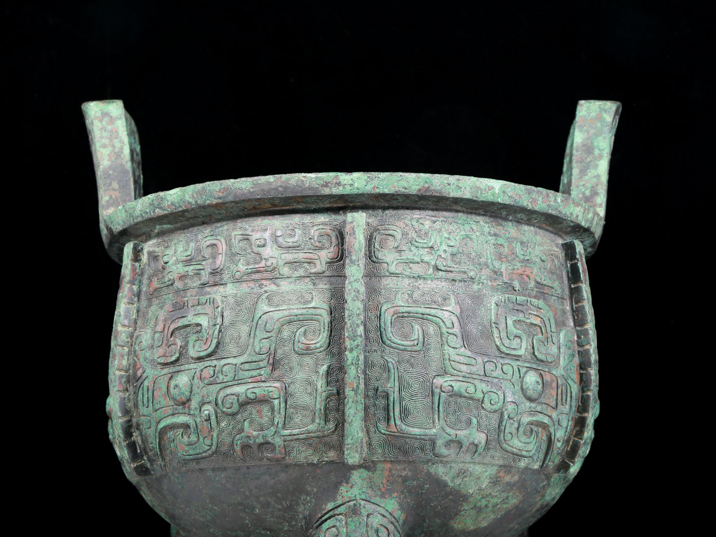 A precious bronze animal mask with two ears and three sets of censers