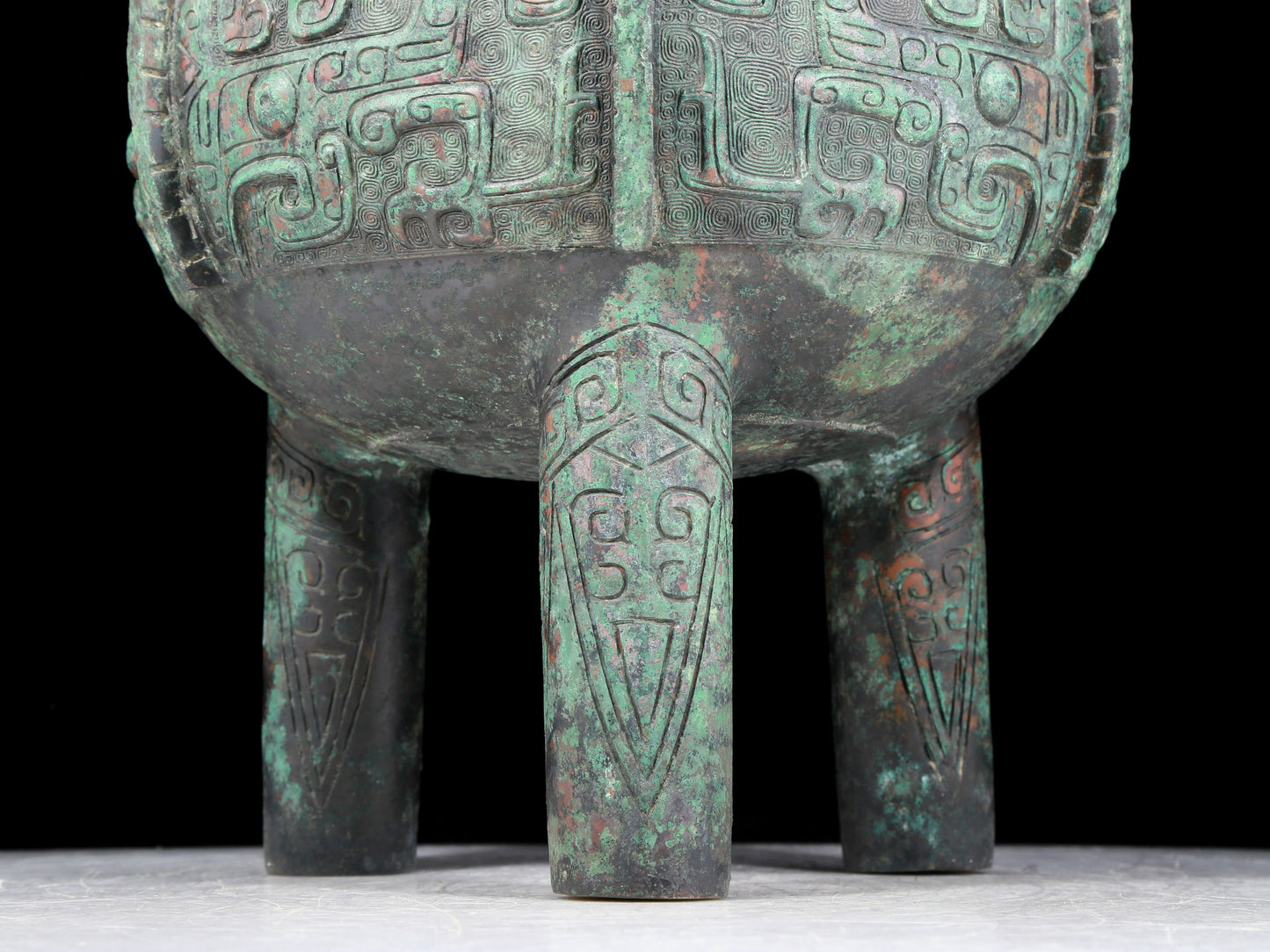 A precious bronze animal mask with two ears and three sets of censers